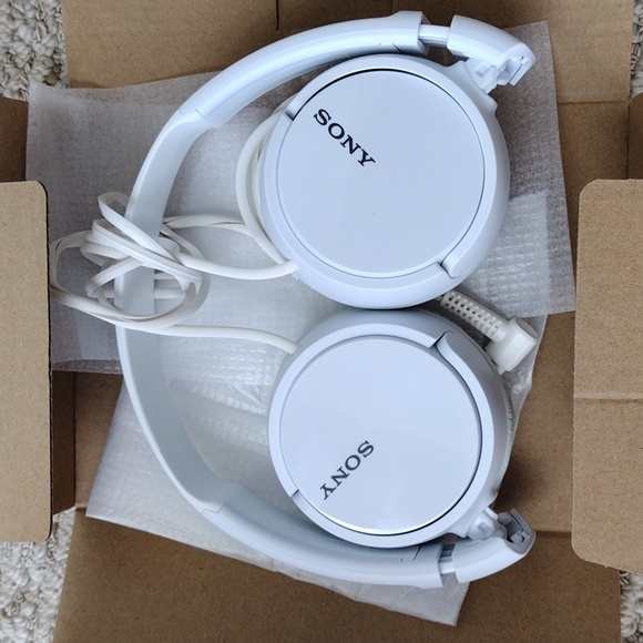 Sony Headphones - Picture 2 of 14